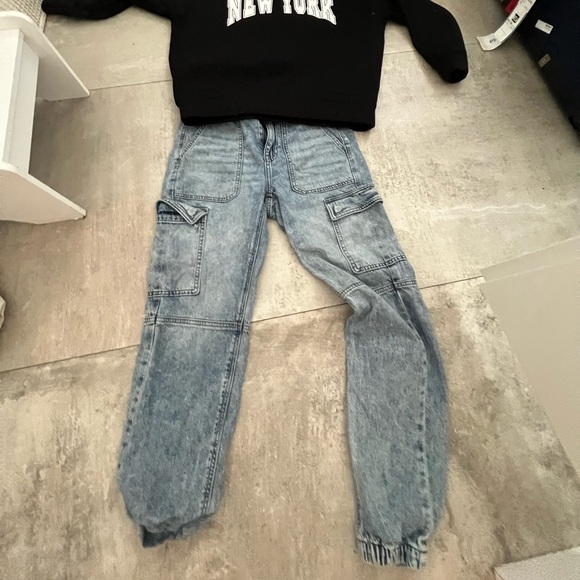 LIGHTWASH BAGGY CARGOS #cargos #baggyjeans - Picture 1 of 3